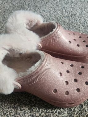 CROCS Women's 8 Sparkle Pink Fur-Lined Platforms